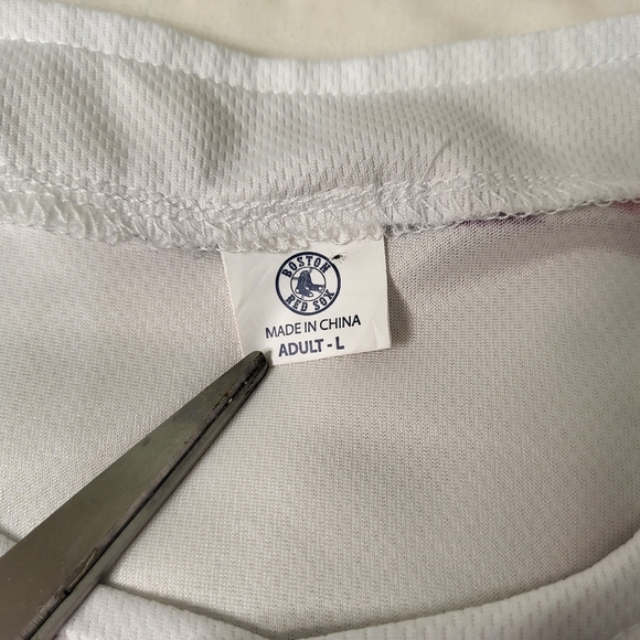 Boston Red Sox Baseball Pride Jersey 2023. Size Large. Unisex - Picture 9 of 10